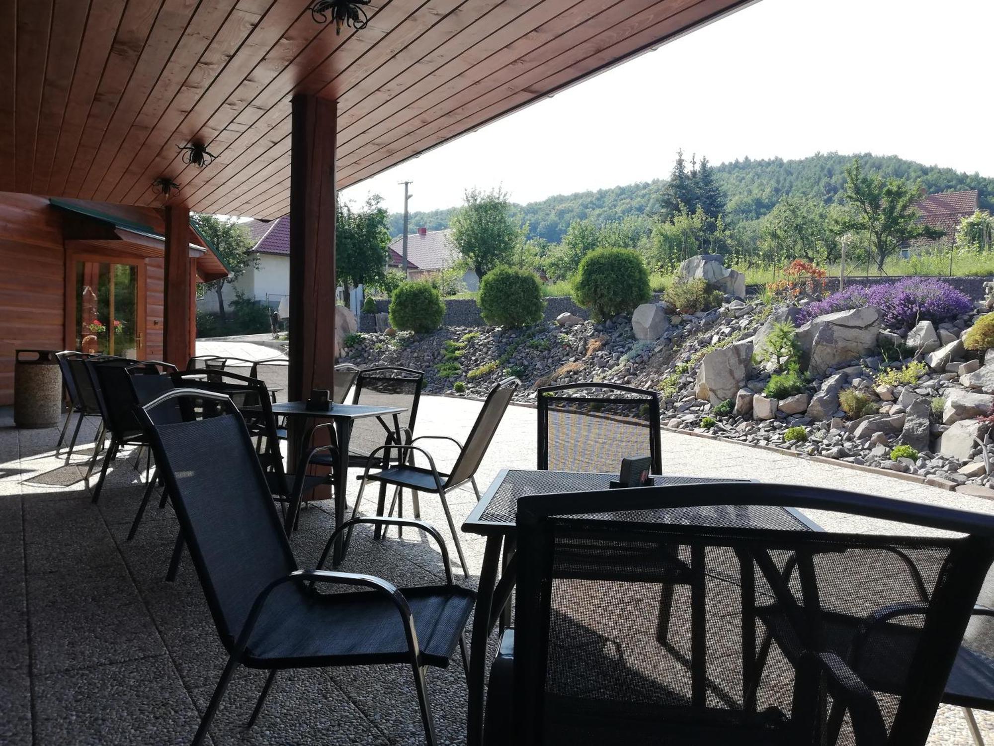 Penzion U Cola Prievidza Dış mekan fotoğraf